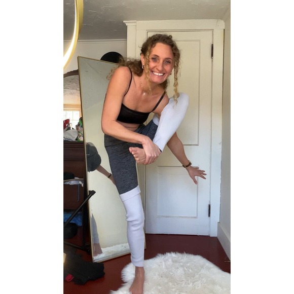 Aerie gray chill play move leg warmer leggings size medium - Picture 8 of 9